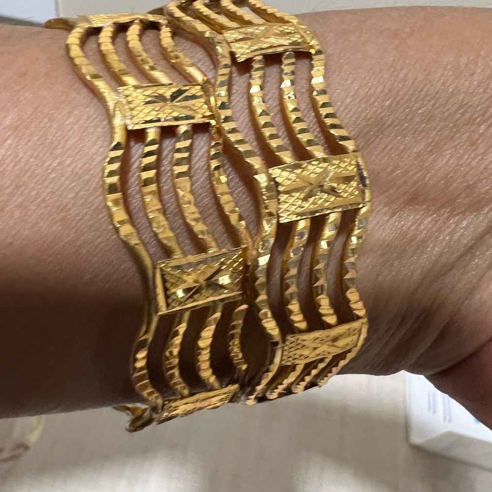 24K Dubai Gold Plated Bangles Set of 2 Size 2.10 - Picture 1 of 6